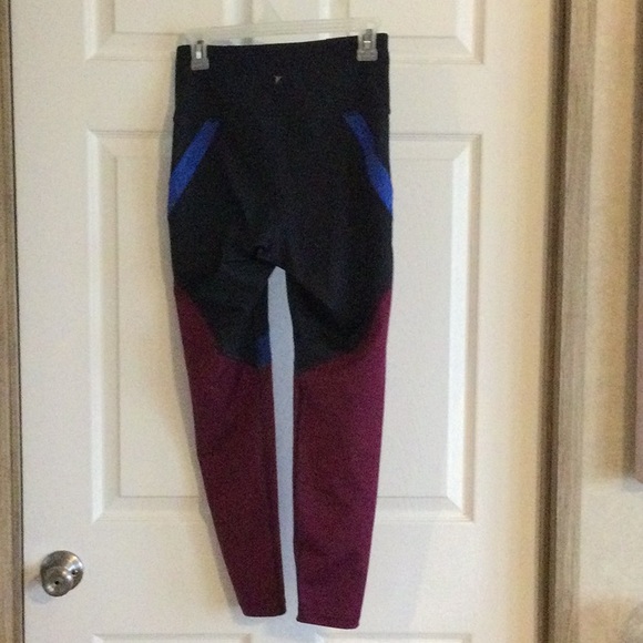 Old Navy Active Leggings Medium - Picture 3 of 6